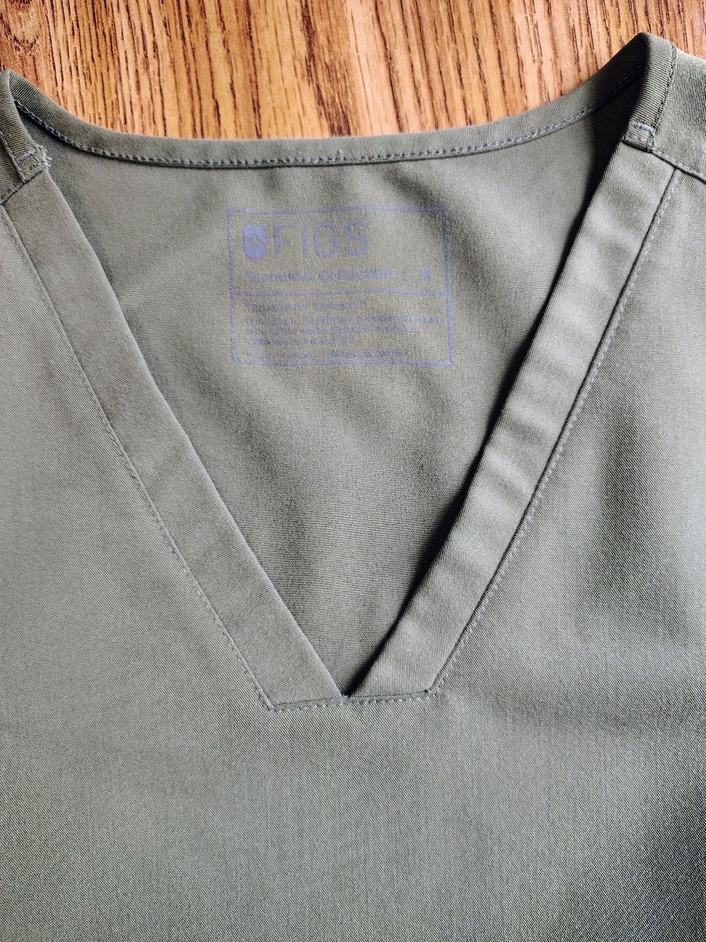 Figs Casma Medical Scrub Top Three Pockets Professional, Fir Green Size M. - Picture 9 of 16